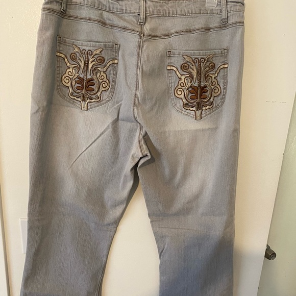 Plus size jeans - Picture 3 of 4